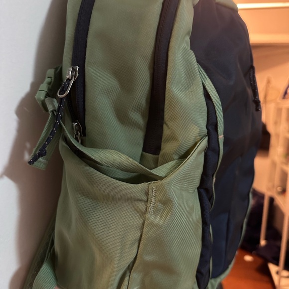 Patagonia Green and Navy MBackpack - Picture 3 of 5